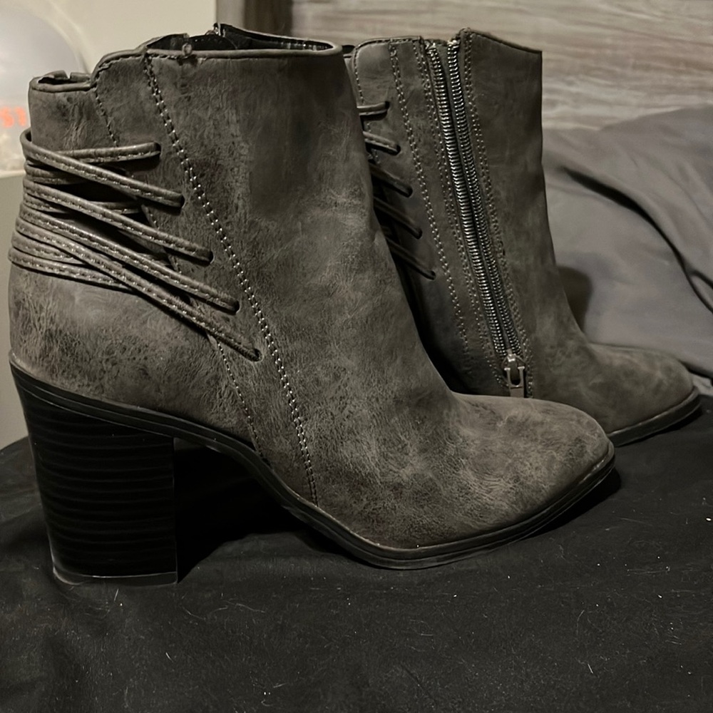 Grey boots